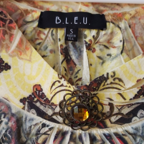 Embellished Floral Tunic Top - Picture 2 of 3